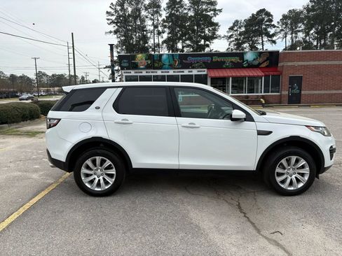 Used 2016 Land Rover Discovery Sport SE AWD/4WD image 4