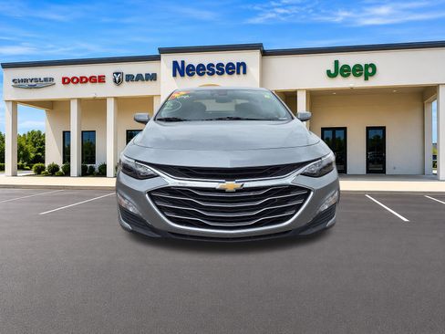 Used 2024 Chevrolet Malibu LT FWD image 2