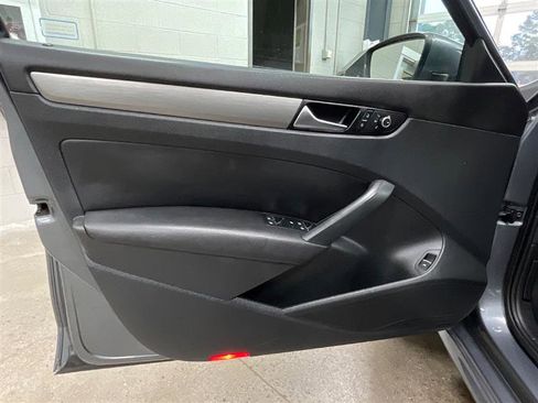 Used 2014 Volkswagen Passat TDI SE image 10