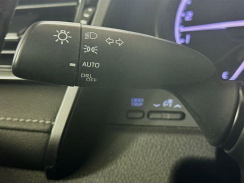 Used 2020 Toyota Camry SE image 12