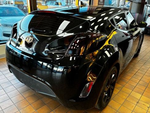 Used 2016 Hyundai Veloster image 11