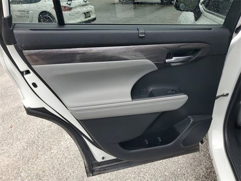 Used 2022 Toyota Highlander Platinum image 33
