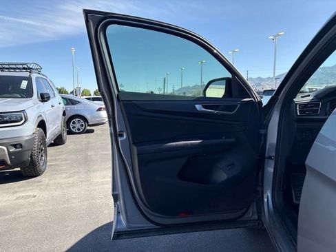 Used 2025 Volkswagen Atlas Cross Sport SEL R-Line AWD/4WD image 9
