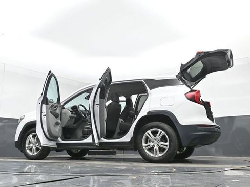 Used 2022 GMC Terrain SLE w/ LPO, Floor Liner Package image 46