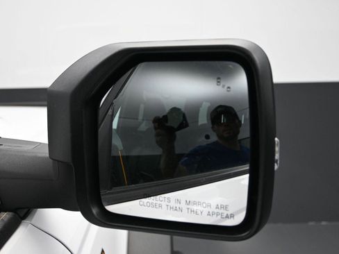 Used 2022 Ford Bronco Badlands image 8