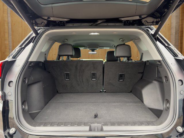 Used 2022 GMC Terrain SLT w/ Infotainment Package II AWD/4WD image 22