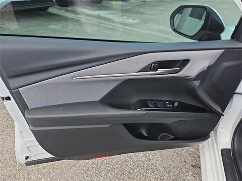 Used 2025 Toyota Camry SE image 10