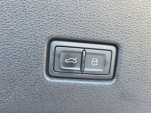 Used 2023 Audi Q8 Premium Plus image 11