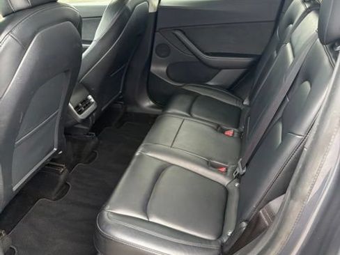 Used 2021 Tesla Model Y Long Range AWD/4WD image 8