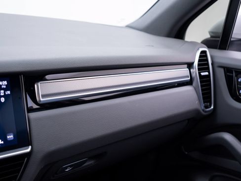 Certified 2023 Porsche Cayenne Platinum Edition AWD/4WD image 28