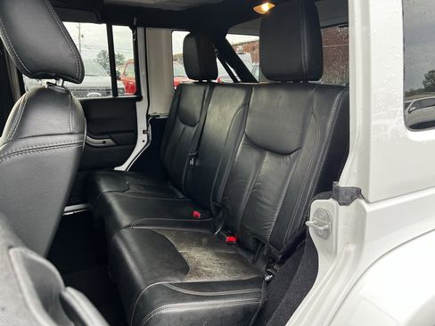 Used 2018 Jeep Wrangler Unlimited Altitude image 15