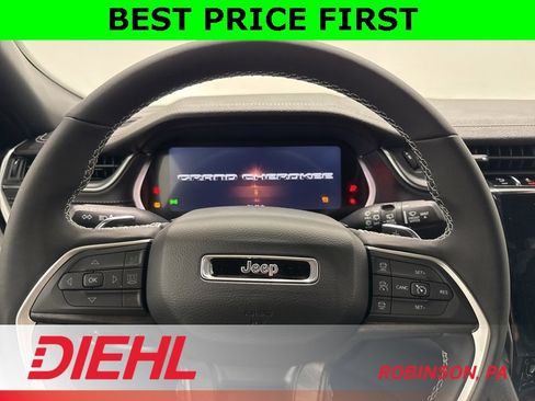 New 2025 Jeep Grand Cherokee Limited w/ Black Appearance Package image 26