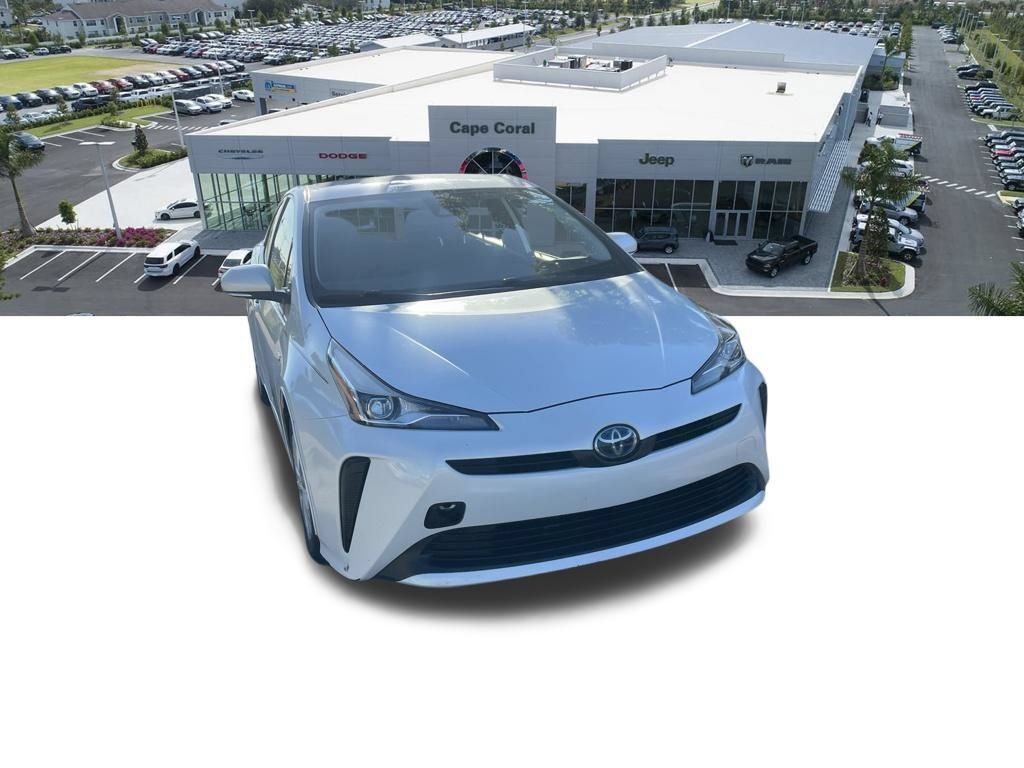 Used 2021 Toyota Prius L Eco FWD image 3