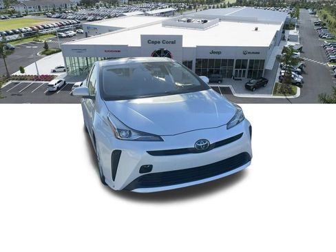 Used 2021 Toyota Prius L Eco FWD image 3