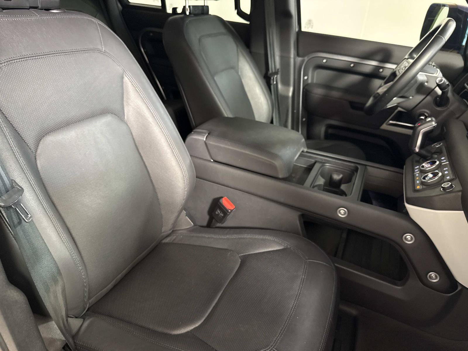 Used 2024 Land Rover Defender 110 S AWD/4WD image 10