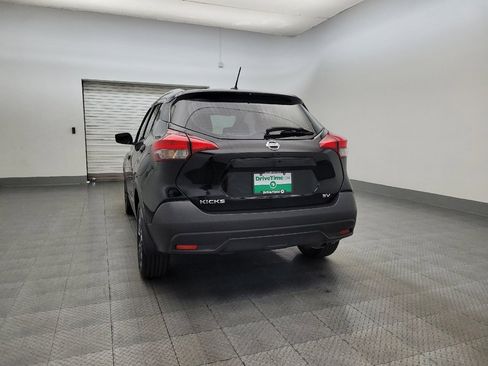 Used 2018 Nissan Kicks SV image 6