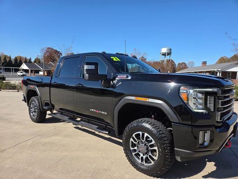 Used 2021 GMC Sierra 2500 AT4 image 2