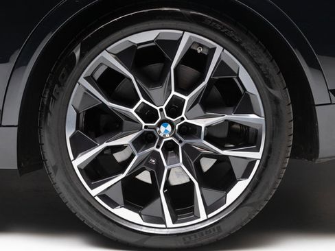 Used 2023 BMW X7 M60i w/ Executive Package image 32