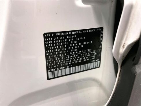 Used 2023 Volkswagen Tiguan SE AWD/4WD image 35