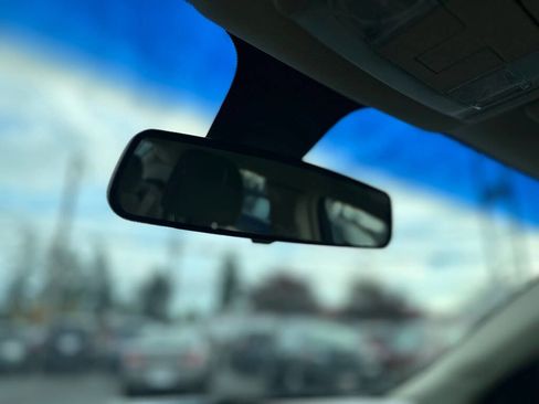 Used 2015 Ford Taurus SE image 17