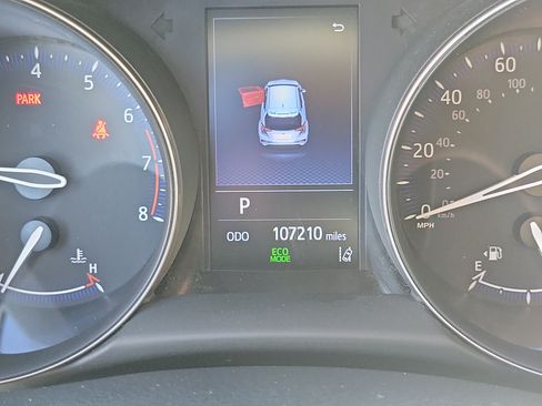 Used 2019 Toyota C-HR LE FWD image 6