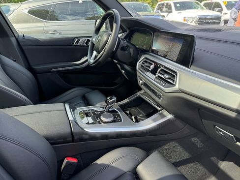 Used 2022 BMW X5 xDrive40i w/ Parking Assistance Package AWD/4WD image 29
