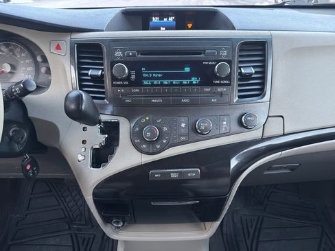 Used 2012 Toyota Sienna LE FWD image 29