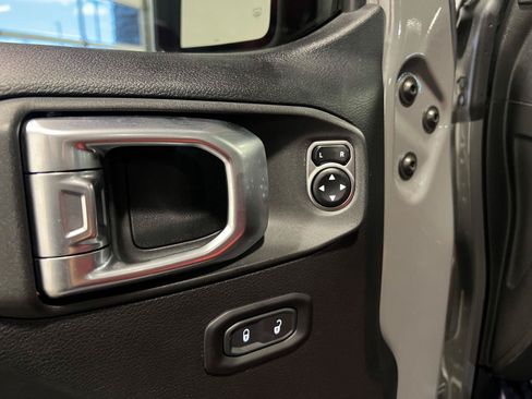 Used 2020 Jeep Wrangler Unlimited Rubicon AWD/4WD image 25