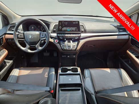 Used 2025 Honda Odyssey Elite image 9