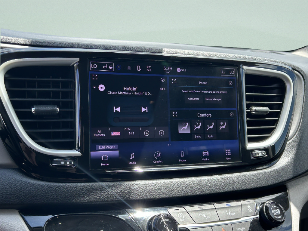 Used 2021 Chrysler Pacifica Touring-L FWD image 26