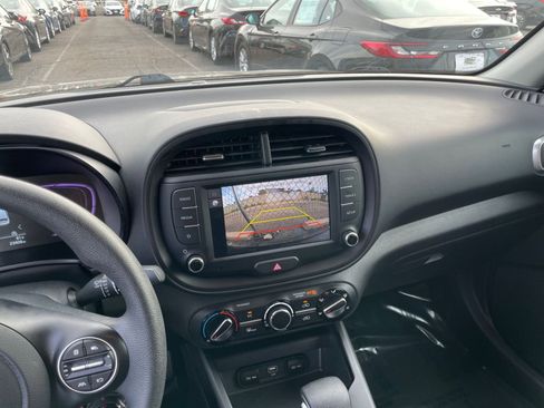 Used 2025 Kia Soul LX w/ LX Technology Package image 22