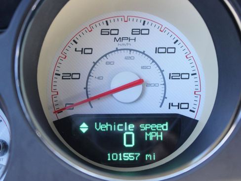 Used 2014 Dodge Challenger SXT RWD image 23