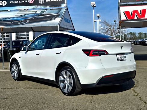 Used 2021 Tesla Model Y Long Range image 6