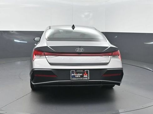 Used 2025 Hyundai Elantra Limited FWD image 2