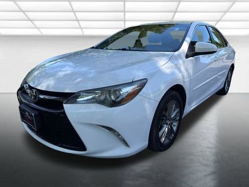 Used 2016 Toyota Camry SE w/ Moonroof Package FWD image 1