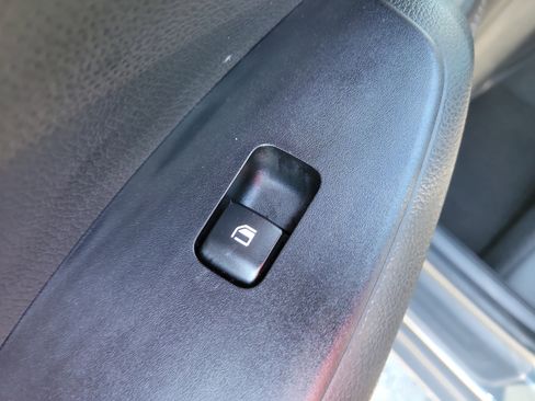 Used 2025 Kia Seltos S FWD image 14
