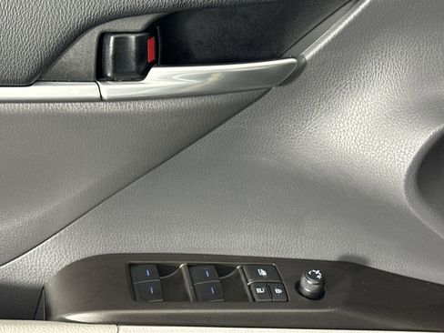 Used 2023 Toyota Camry SE image 17