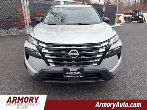 Used 2024 Nissan Rogue S image 2