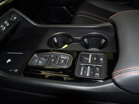 Used 2025 Honda Pilot TrailSport image 33
