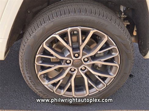 Used 2021 Jeep Grand Cherokee L Summit image 14