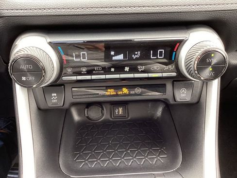 Used 2025 Toyota RAV4 XLE image 18