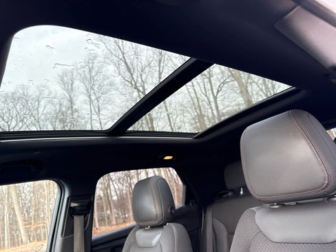 Used 2023 Chevrolet TrailBlazer RS w/ Sun and Liftgate Package image 16