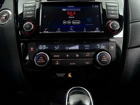 Used 2019 Nissan Rogue SV AWD/4WD image 22