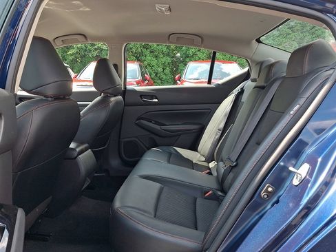 Used 2024 Nissan Altima 2.5 SR FWD image 10