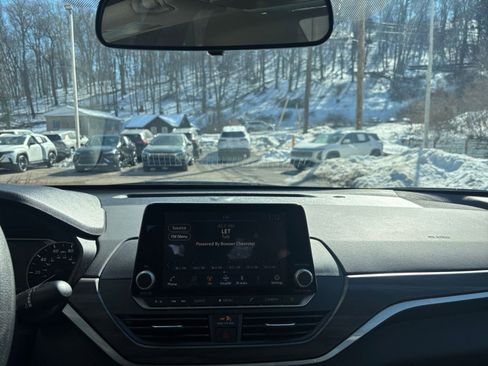 Used 2025 Nissan Altima 2.5 SV image 17