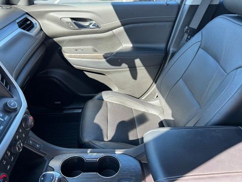 Used 2019 GMC Acadia SLT FWD image 13
