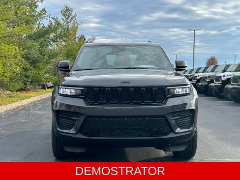 New 2025 Jeep Grand Cherokee Altitude image 2