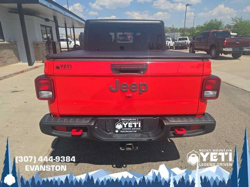 Used 2023 Jeep Gladiator Rubicon w/ Cold Weather Group AWD/4WD image 4