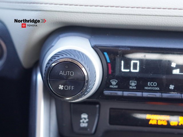 Used 2019 Toyota RAV4 XLE w/ Carpet Mat Package FWD image 25