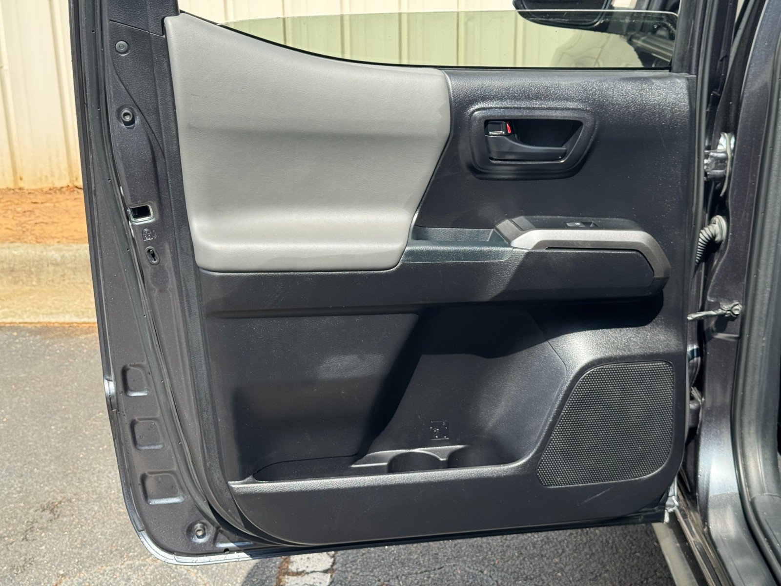 Used 2020 Toyota Tacoma SR5 RWD image 35